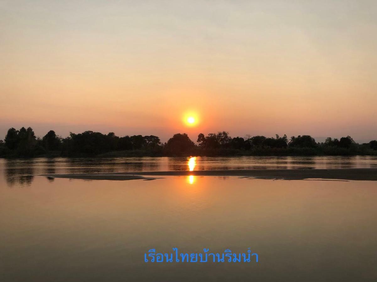 Ruen Thai Ban Rim Nam 캄팽 펫 외부 사진
